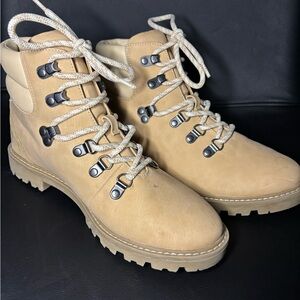 Universal Thread Beige Lace-Up Boots
